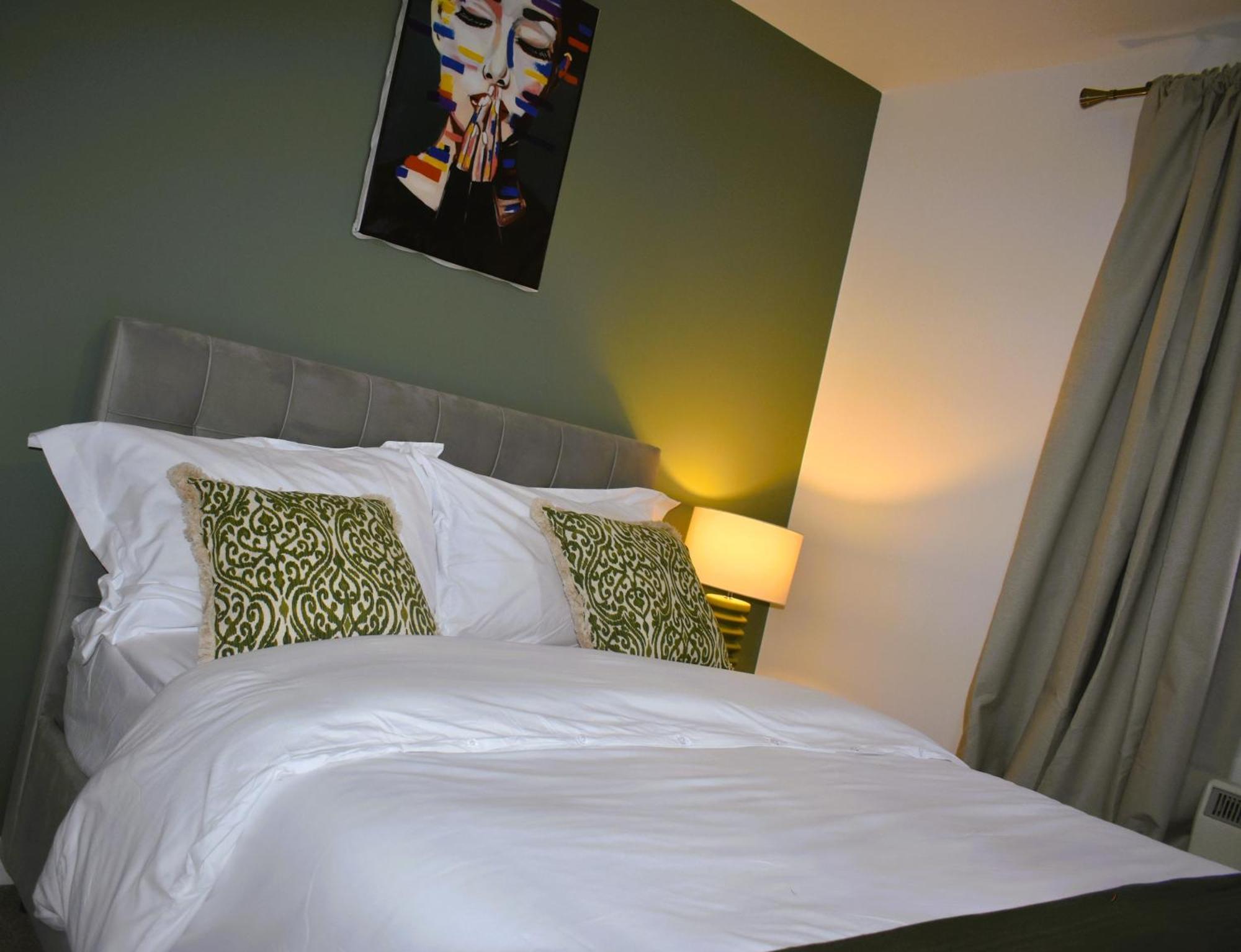 Luxury 2 Bed House With 3 Beds,3 Free Parking Lot In Dartford Near Town Centre, Adjacent Bus Stop, Train Station, Bluewater Mall, 25Mins To London City Airport,20 Miles From Central London Экстерьер фото